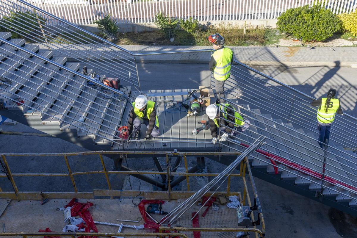 Torrevieja reabre un primer tramo del dique de Levante