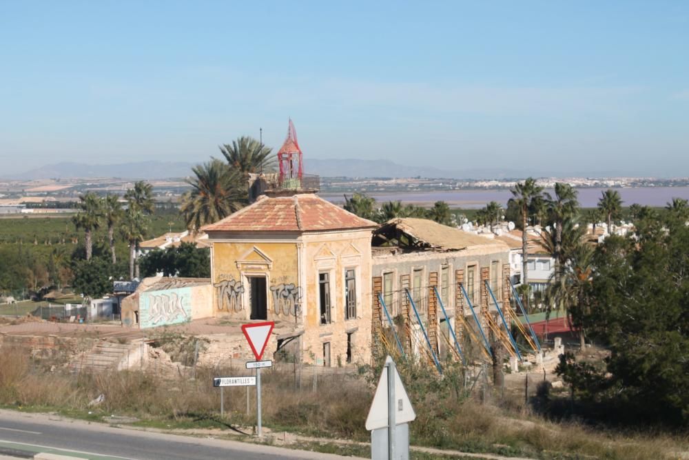 Casa y Torre de Los Balcones con imágenes captadas entre 2008 y 2017 y en el que se observa el deterioro del inmueble