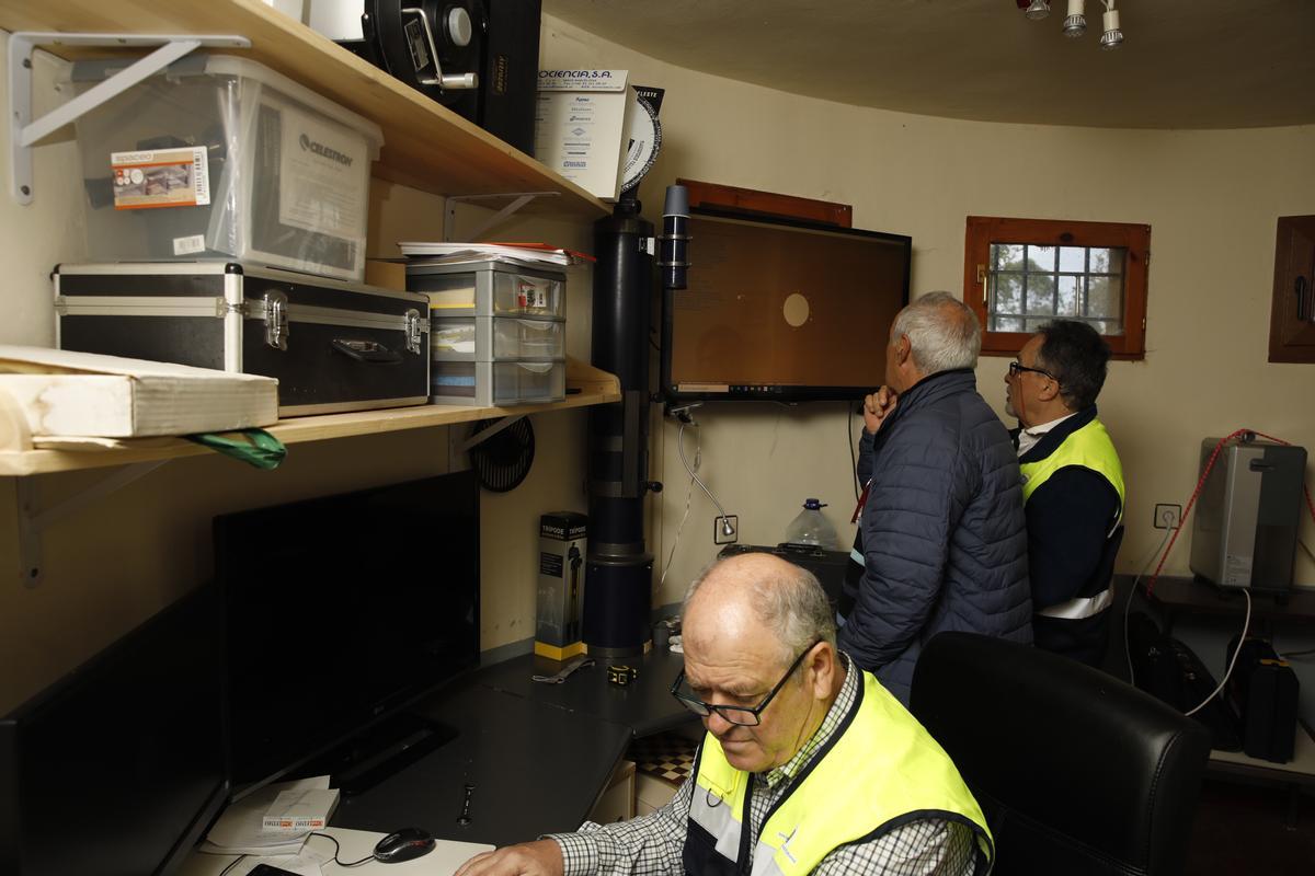 EN IMÁGENES: Así fue la visita de Adam Michnik al instituto de Roces en Gijón EN IMÁGENES: Así fue la visita de Adam Michnik al instituto de Roces en Gijón