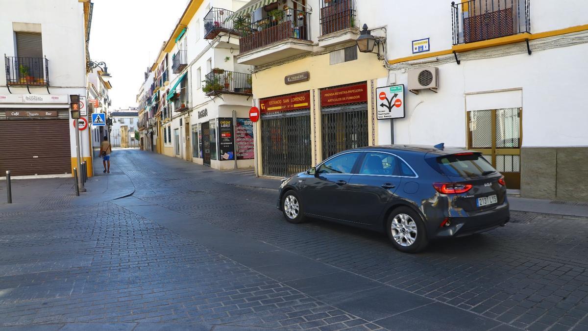 Acceso a la calle Santa María de Gracia, desde San Lorenzo.