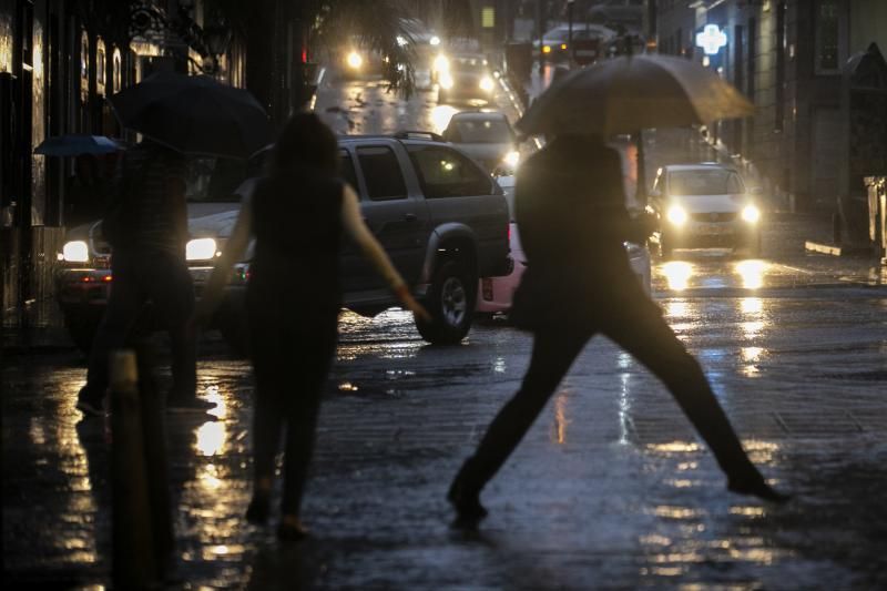 19.10.18. Las Palmas de Gran Canaria. Persistentes lluvias en la capital. Foto Quique Curbelo  | 19/10/2018 | Fotógrafo: Quique Curbelo