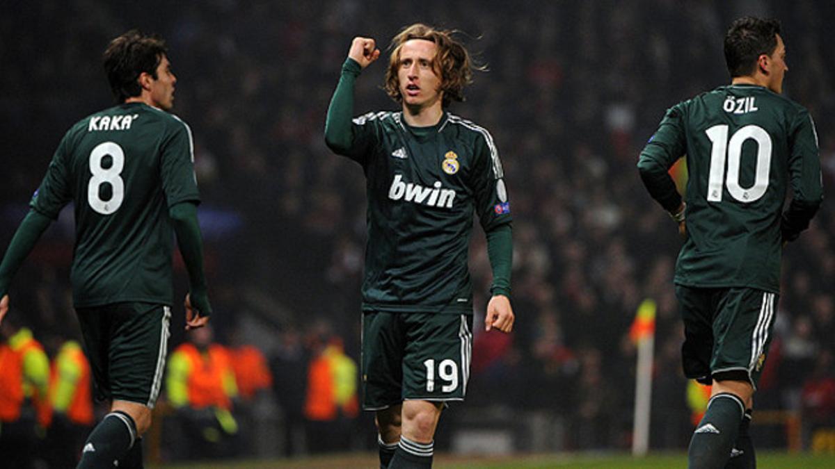 Modric celebra su gol ante Kaká y Özil