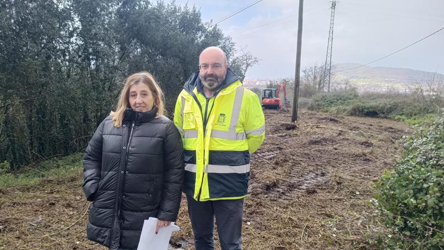 Solución a un grave problema de insalubridad: en marcha las tareas de limpieza de una parcela municipal en Sierra de Granda
