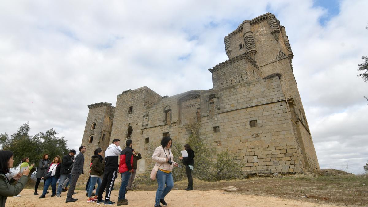 La Torre del Homenaje domina el Castillo de Belalcázar.