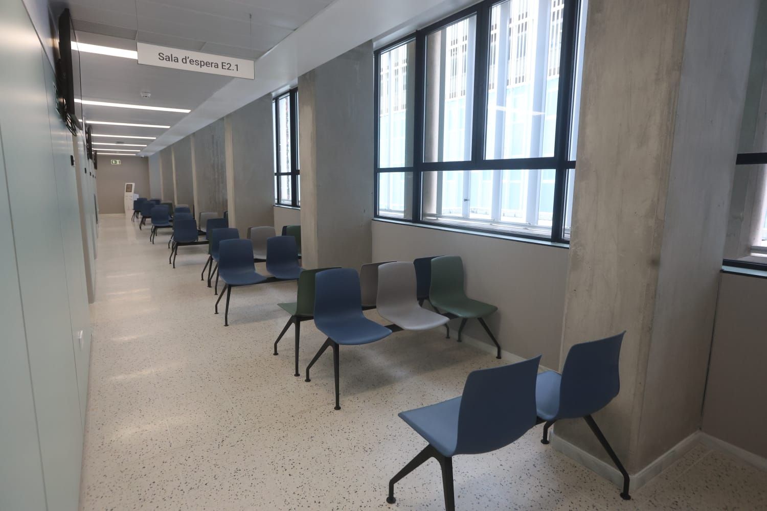 El nuevo centro de consultas externos del hospital Clínico comienza a funcionar.