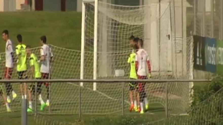 La Roja completa su primer entrenamiento