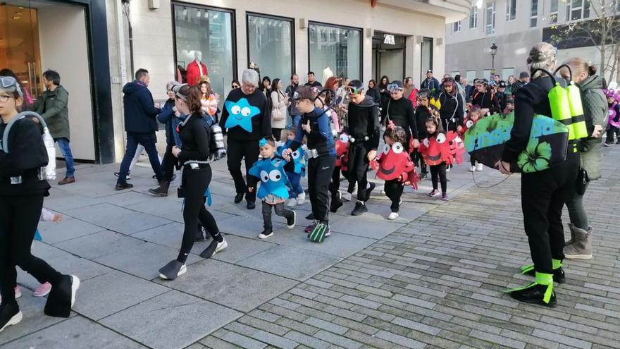 Los alumnos del Anexo A Lomba desfilan por las calles de Vilagarcía