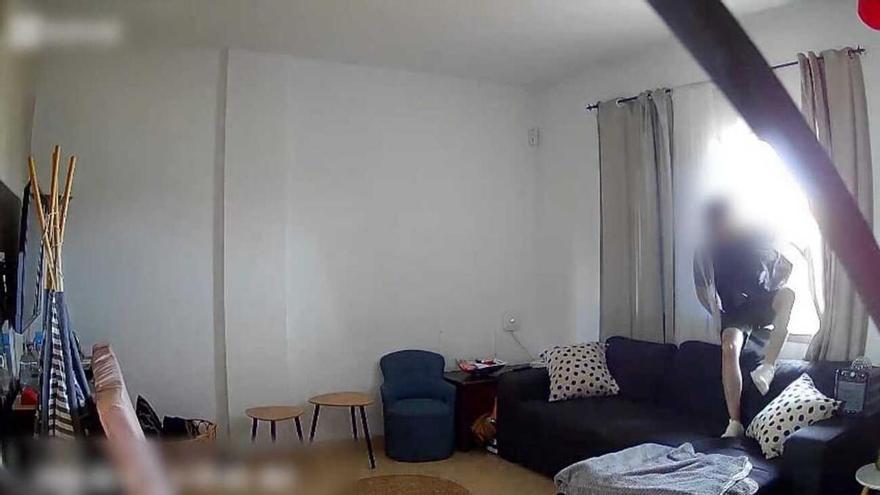 Así actuaban en las casas los dos ladrones detenidos en el Aeropuero de Tenerife Sur