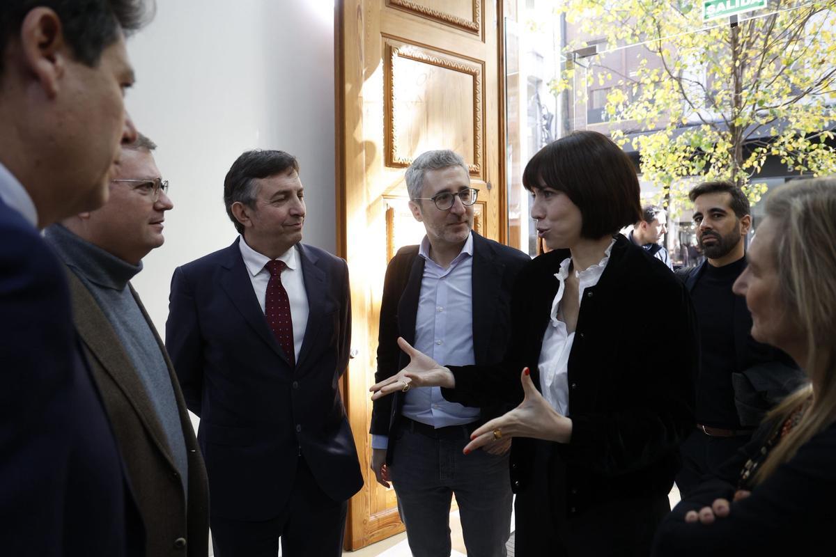 Vicente Lafuente (CEV), Arcadi España y Diana Morant, en la sede de CEV este mediodía.