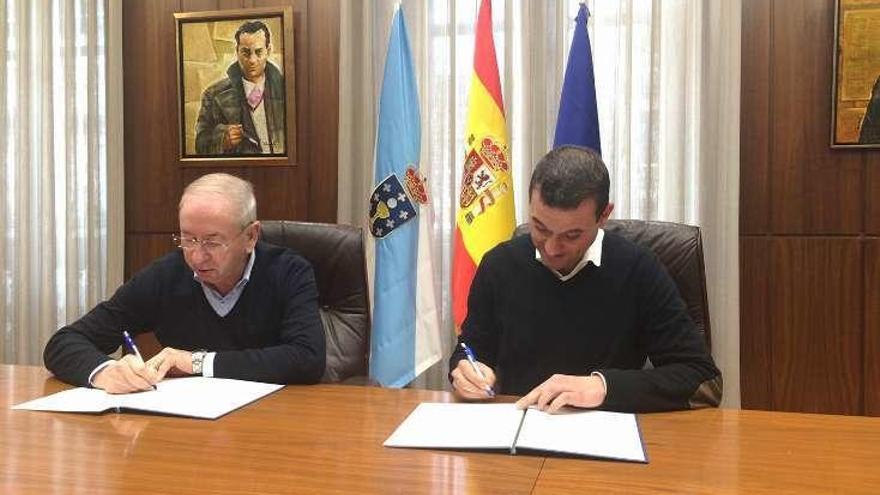 Firma del convenio en la Diputación.  // Jesús Regal