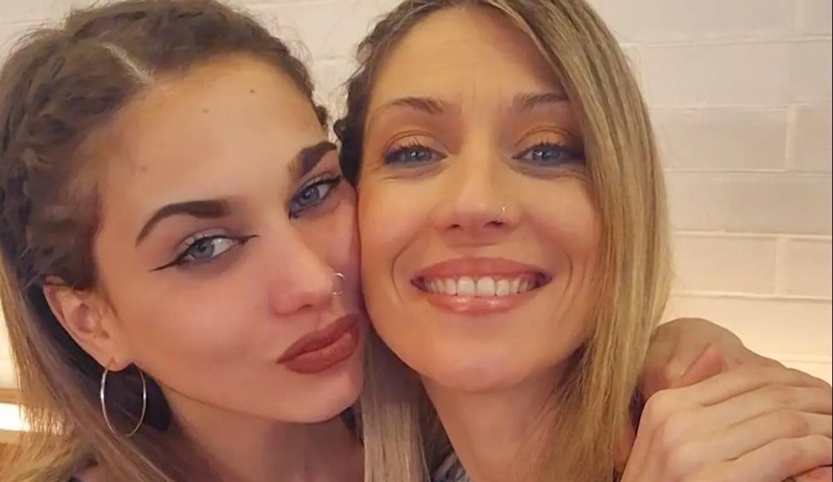 Fayna Bethencourt junto a su hija