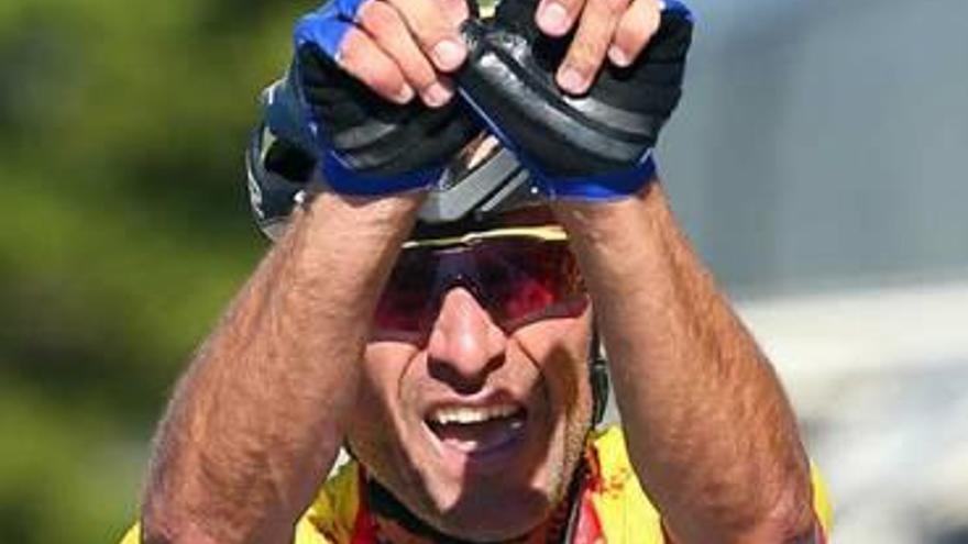 El alicantino Raúl Alarcón, ayer al ganar la novena etapa de la Volta.