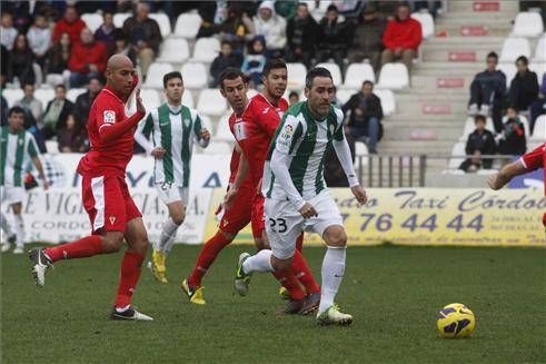 El Córdoba golea al Murcia (5-0)