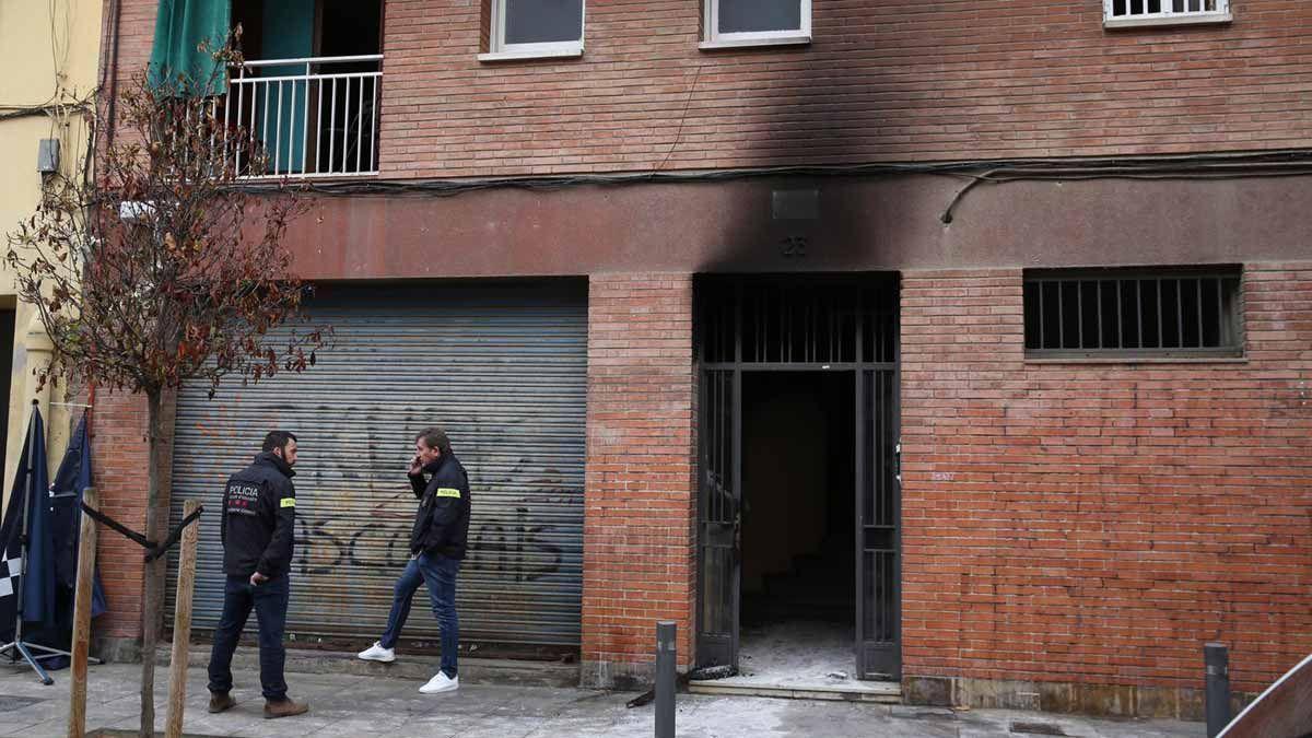 Fallecen tres personas en un incendio en Santa Coloma de Gramenet.