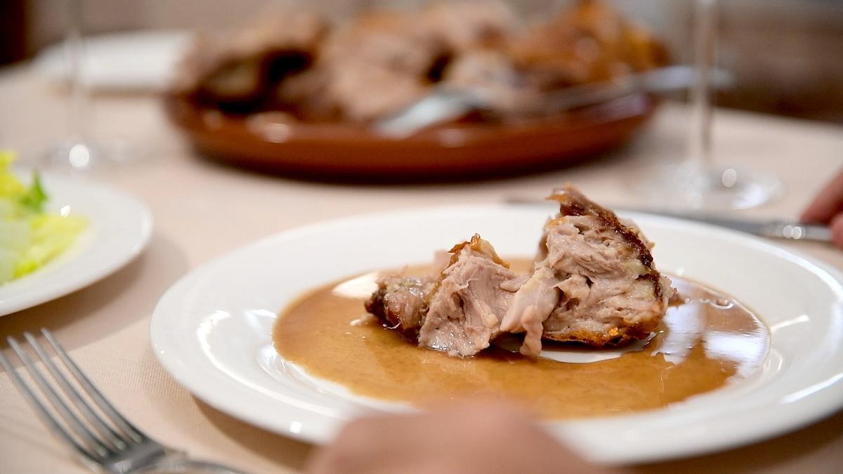 Cochinillo asado, plato estrella en Taberna de Almodóvar