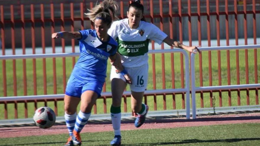 Un lance del encuentro entre Alhama Féminas y Elche.