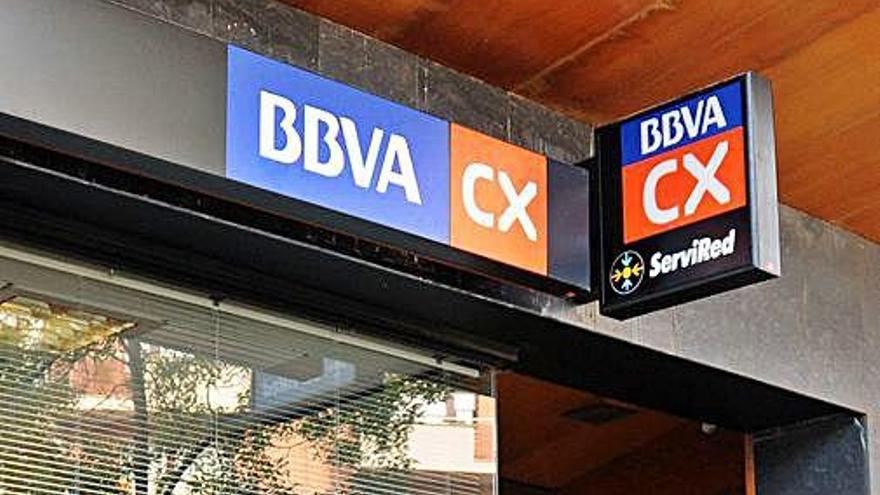 El logo de CX i el de BBVA deixaran de compartir façanes