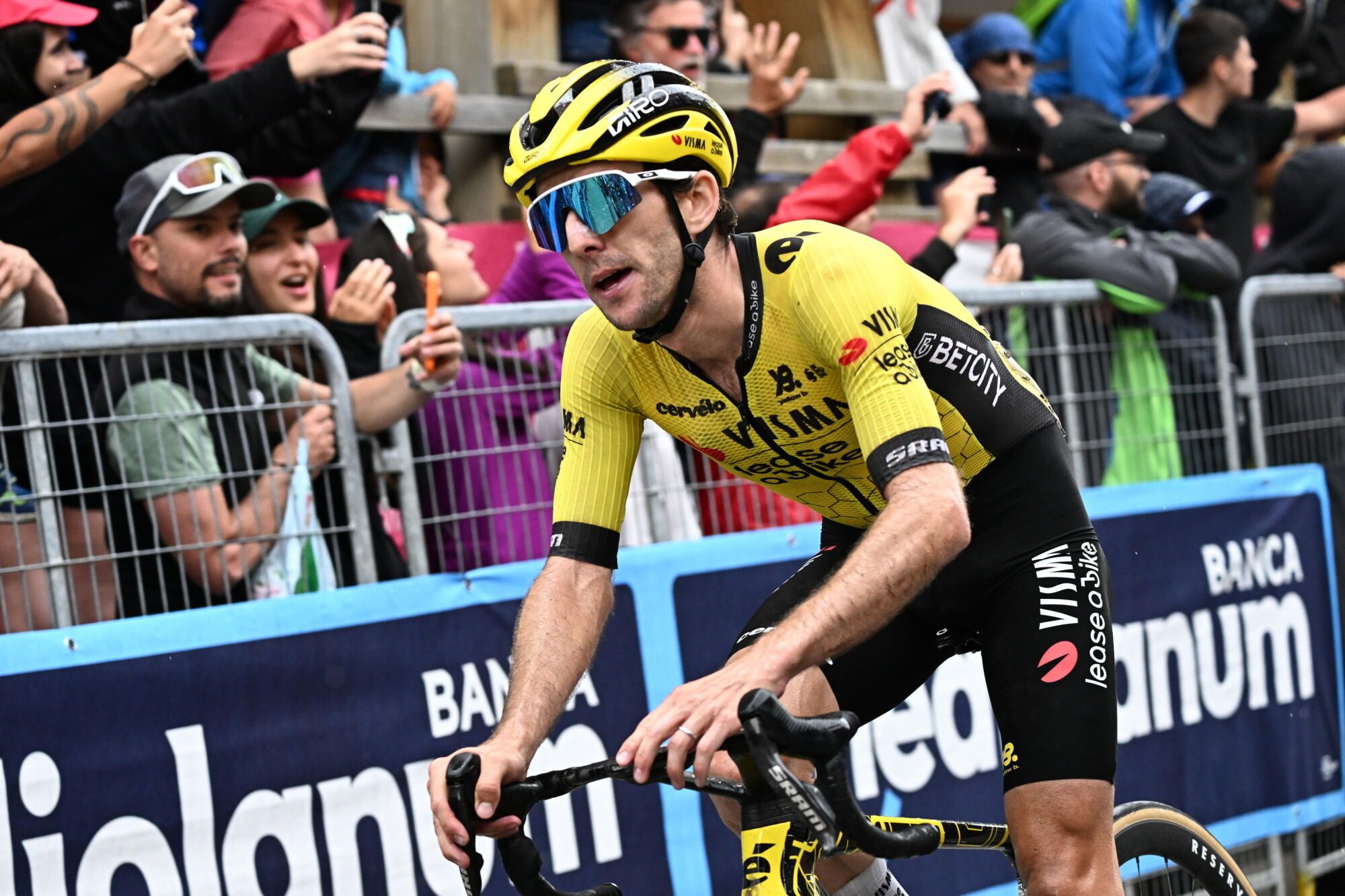 Sestriere (Italy), 31/05/2025.- Britain rider Simon Yates of Team Visma | Lease a Bike reacts after crossing the finish line during the 20th stage of the Giro d'Italia cycling race over 205 km from Verres to Sestriere, 31 May 2025. (Ciclismo, Italia, Reino Unido) EFE/EPA/LUCA ZENNARO