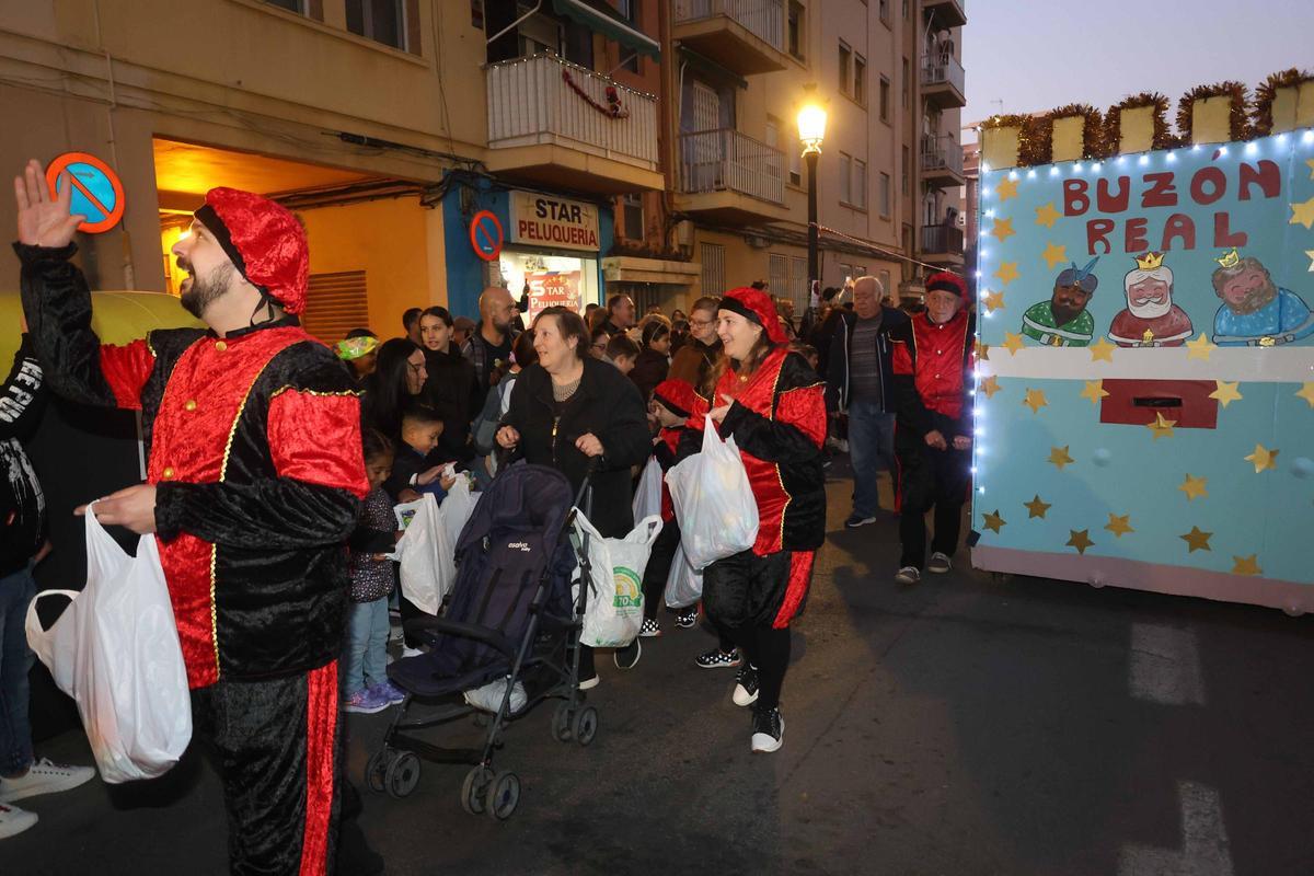Búscate en la Cabalgata de las Fallas de Malva-rosa-Cabanyal-Beteró Búscate en la Cabalgata de las Fallas de Malva-rosa-Cabanyal-Beteró