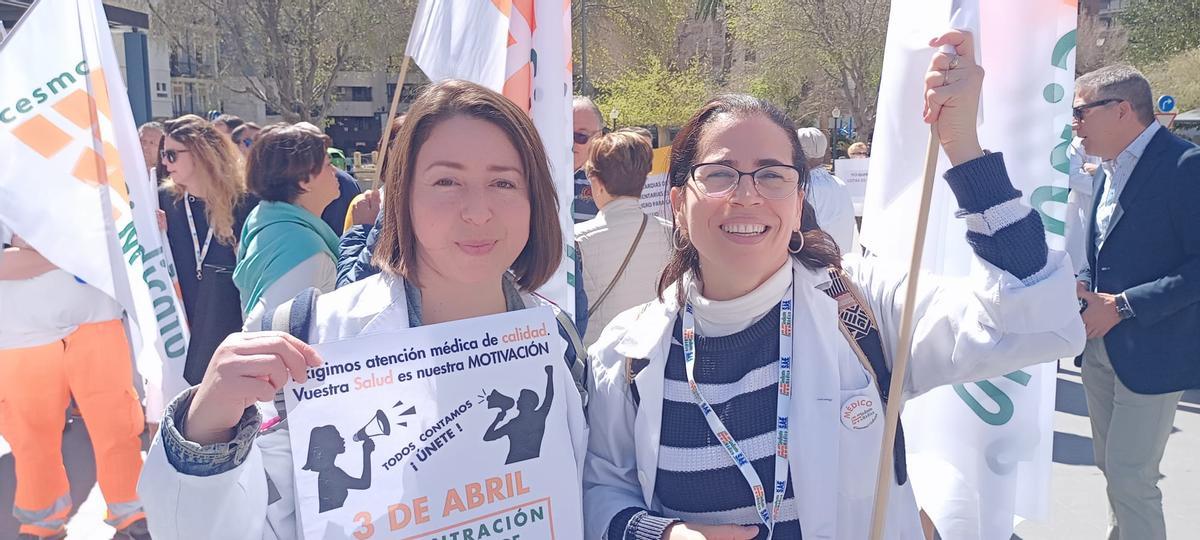 Vaneza García y Yeney Graza, médicas de Familia del centro de salud Ciudad Jardín de Alicante