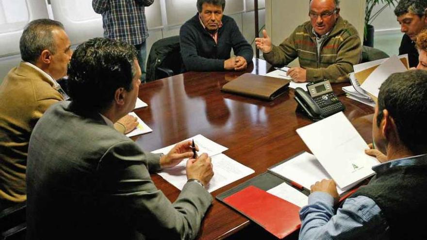 Representantes sindicales con Castro en una reunión en Zamora.