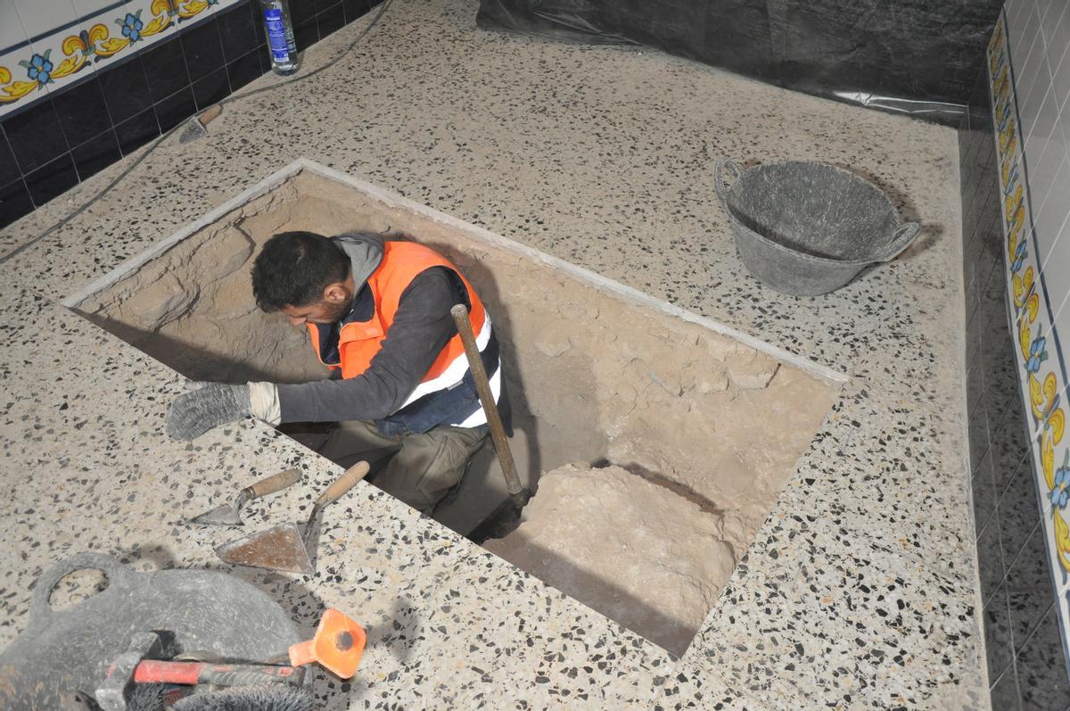 Las excavaciones arqueológicas en la iglesia de Monforte del Cid.