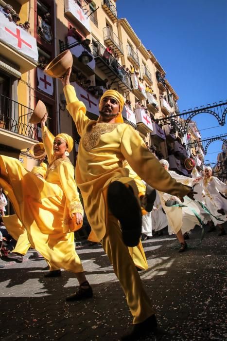 La Entrada Mora de Alcoy llena de exotismo las calles de la ciudad