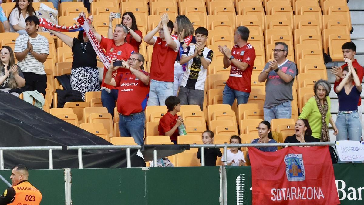 Los aficionados del Tarazona acompañan al equipo en La Cartuja.
