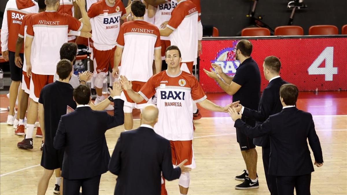 El equipo del Baxi Manresa salta al campo en un reciente partido de Liga