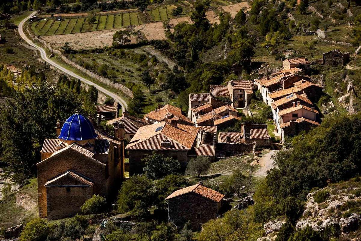 El pueblo medieval de Teruel abandonado hace tres años que todavía brilla con luz propia.