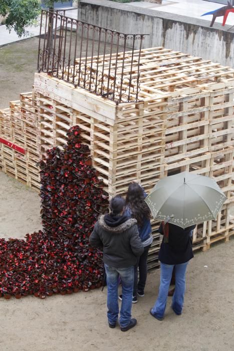 La pluja no desanima l'afluència de públic a «Temps de Flors»