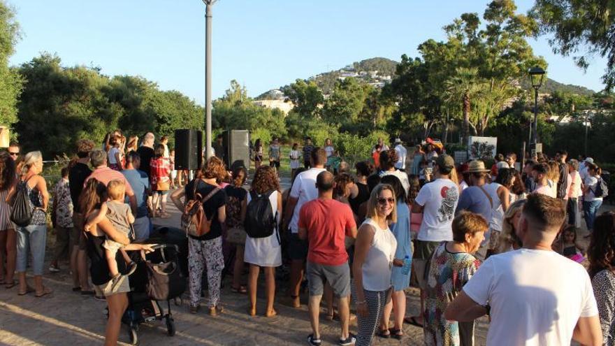 ‘Ballada’ popular de es Broll, en el Pont Vell, en la fiesta de sa Font d’en Lluna de 2022.    | AYUNTAMIENTO DE SANTA EULÀRIA