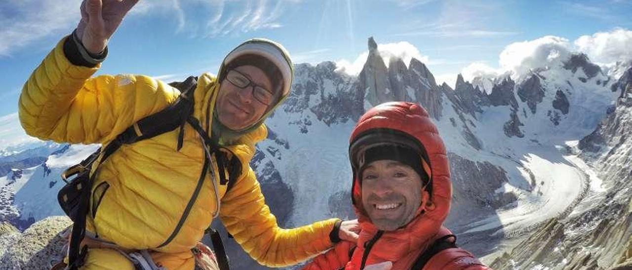 Eneko e Iker Pou, en los glaciares de la Patagonia, Argentina.