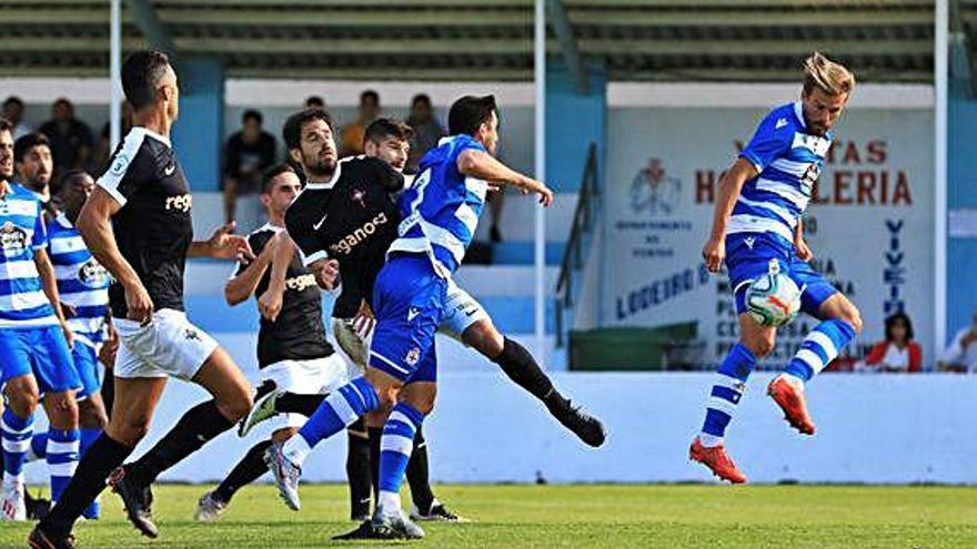 Christian remata en la primera parte antes de tener que pedir el cambio por lesión.