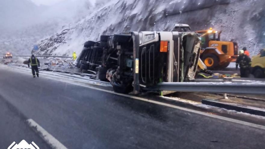 Así ha sido el grave accidente en el que ha fallecido un camionero en el Huerna