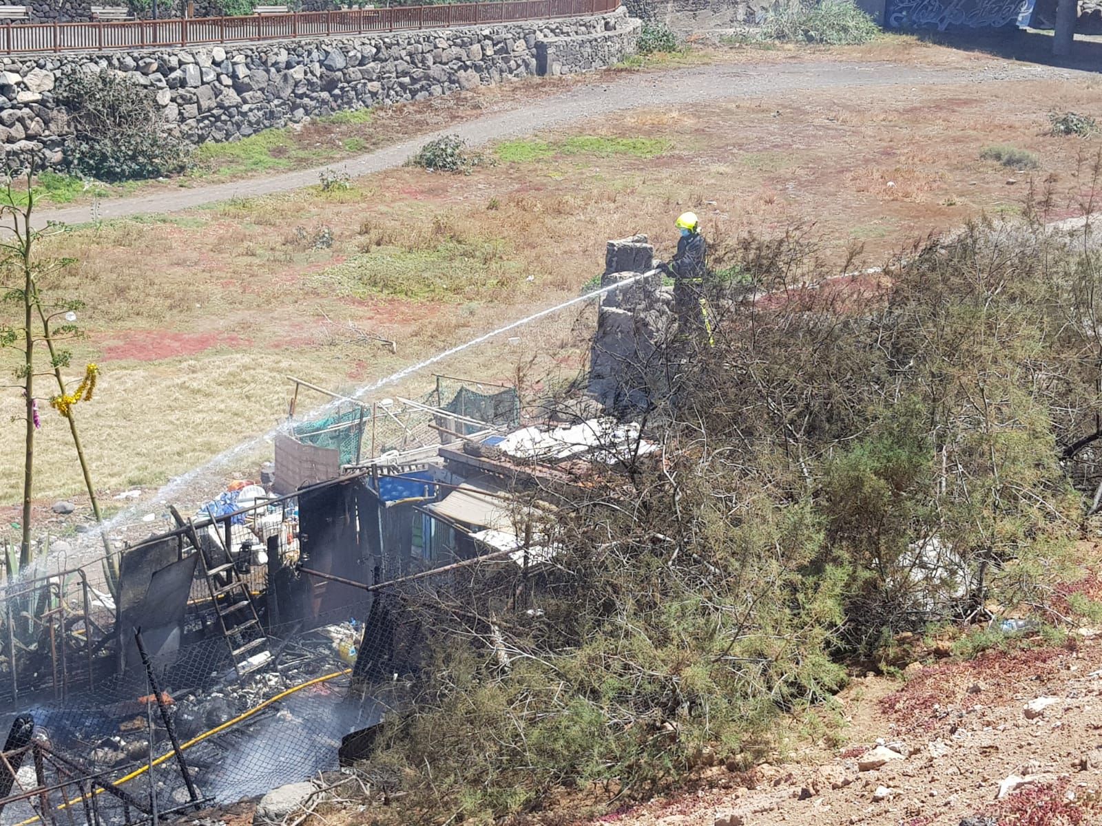 Incendio en una chabola en el Barranco de San Andrés, en Moya.