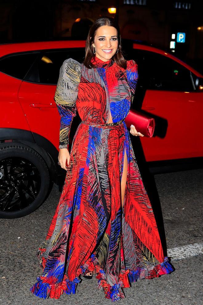 Paula Echevarría con un vestido multicolor del diseñador norteamericano Michael Costello