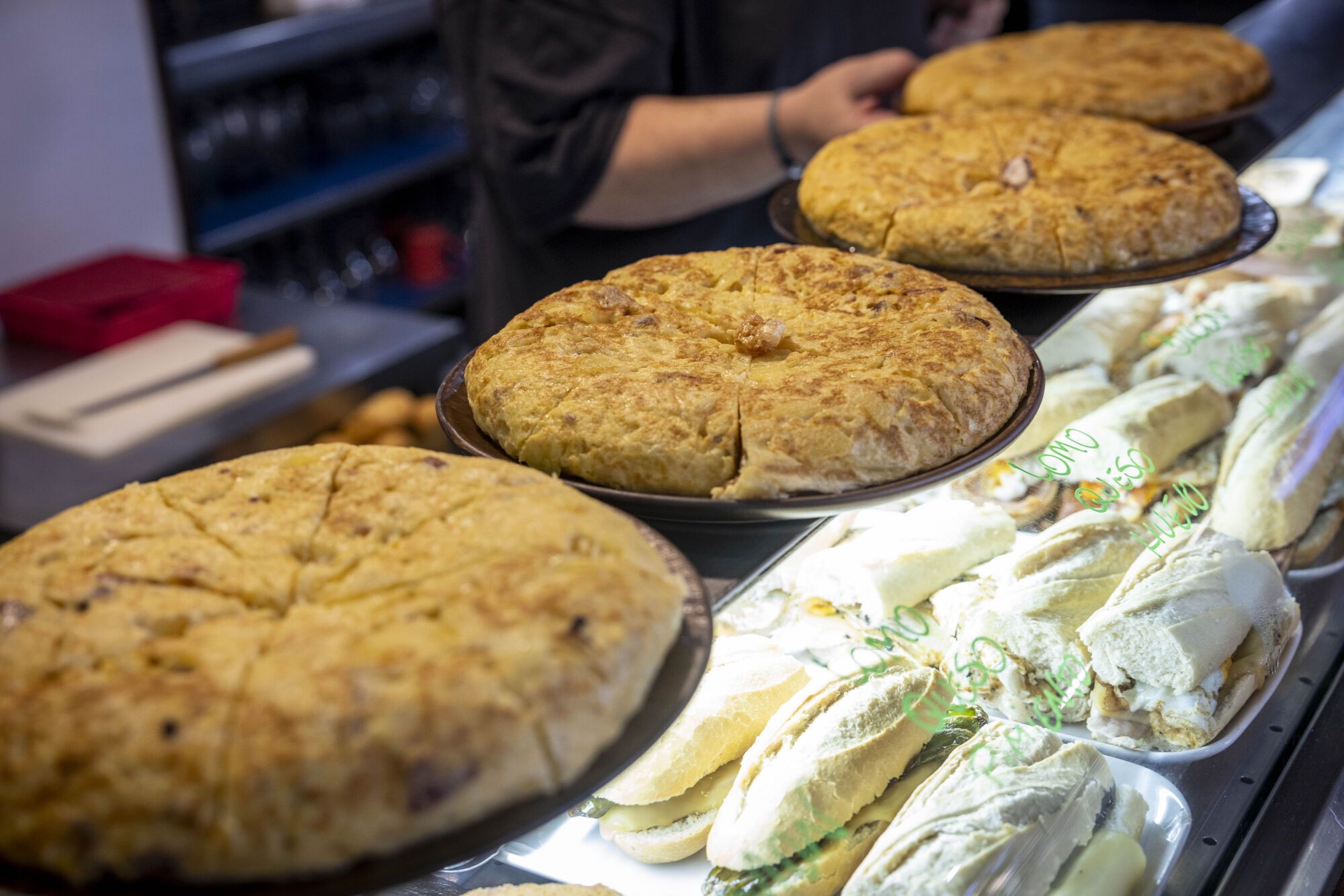 En imágenes | El Rincón de Baro, el bar del Actur que se ha hecho viral por sus tortillas de sabores