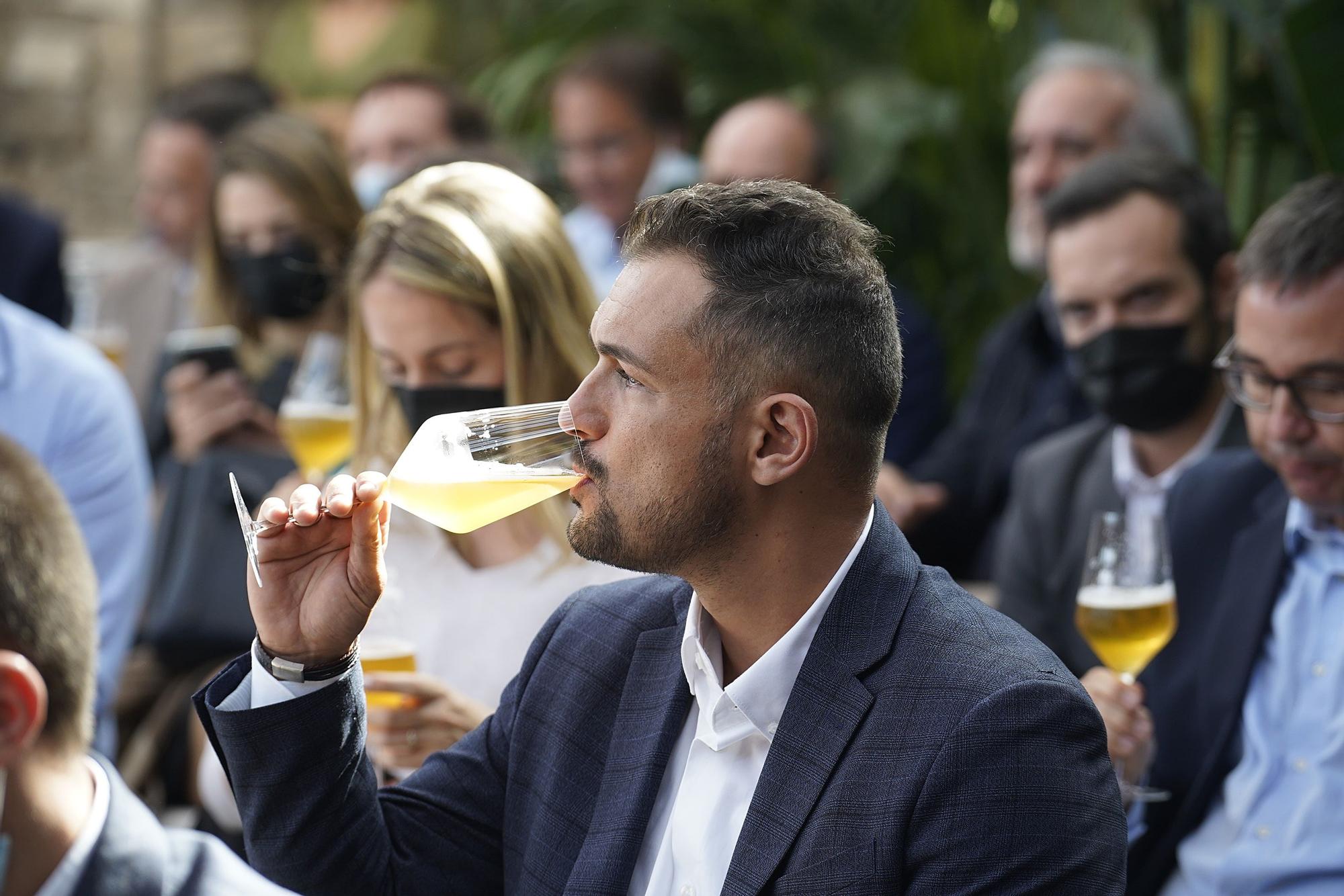 Damm i el Celler de Can Roca s'uneixen per crear Duet, la cervesa àcida de la marca que combina malt d'ordi i raïm