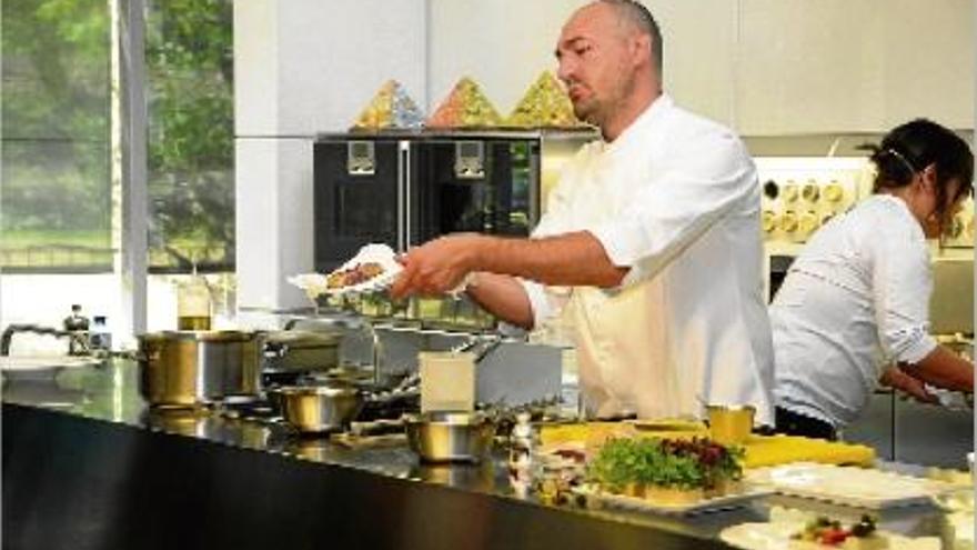 Taller monogràfic sobre la cuina del restaurant L&#039;Ó en la primera jornada de l&#039;Alicia&#039;t a càrrec de Jordi Llobet