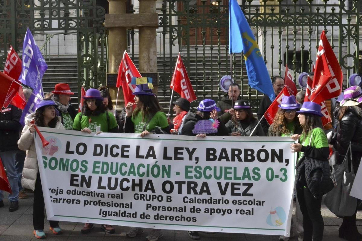 Concentración organizada el miércoles ante la Junta General.