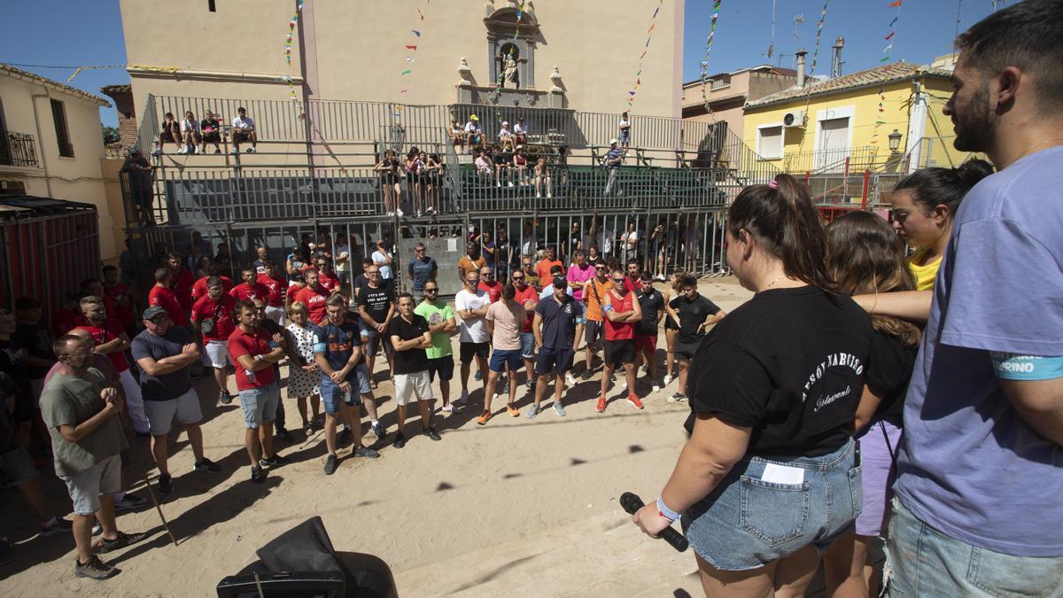 Minuto de silencio en el encierro de Canet, por la muerte del hombre de 80 años que sufrió una cogida.