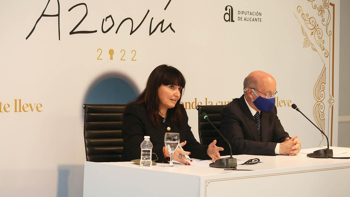 Julia Parra y Carlos Creuheras, durante la presentación del Premio Azorín.