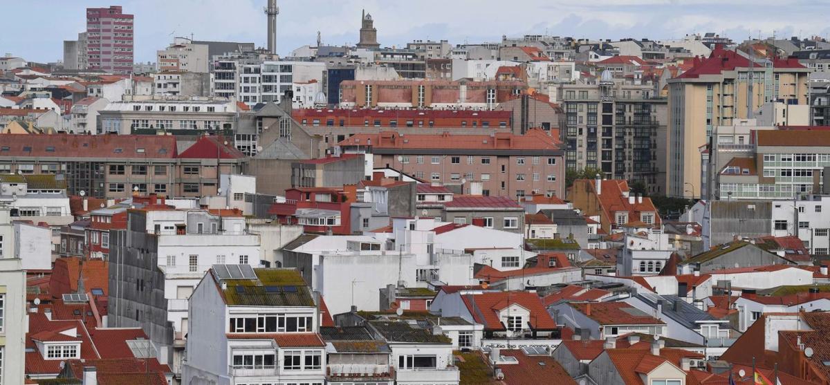 Vista aérea de edificios en la ciudad de A Coruña.  // Víctor Echave