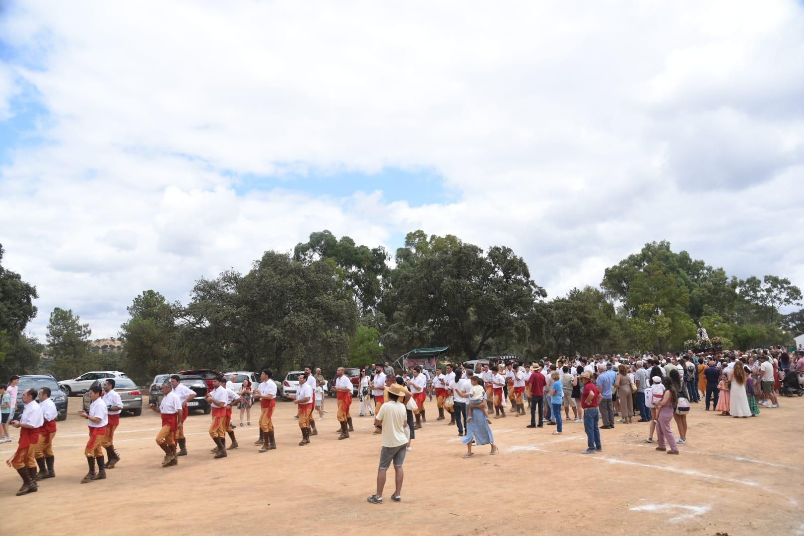 Obejo celebra su tradicional Danza de las Espadas en honor de San Benito