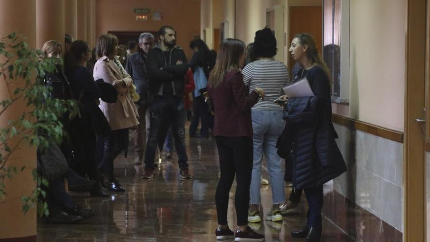 UGT denuncia el uso de móviles en la oposiciones de Sacyl celebradas en Ifeza