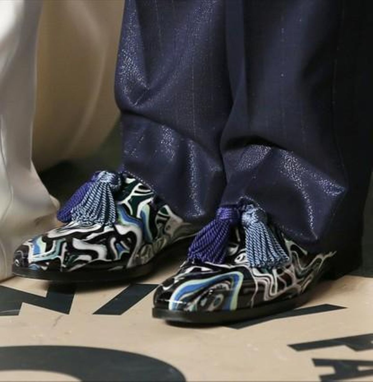 dcaminal32991746 detailed view of elton john s shoes as he arrives 160229101858