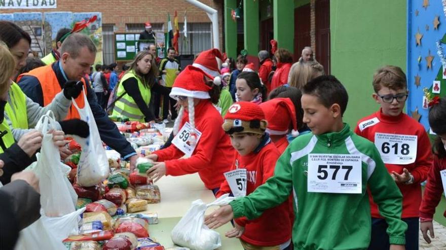 775 menores disfrutan de la segunda San Silvestre escolar en Almendralejo
