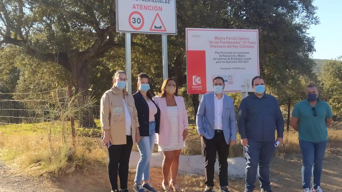 Las autoridades, durante la visita a la obra de Las Fuentezuelas.