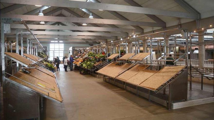 Vista del interior del Mercado de Abastos de Pontevedra. // Rafa Vázquez